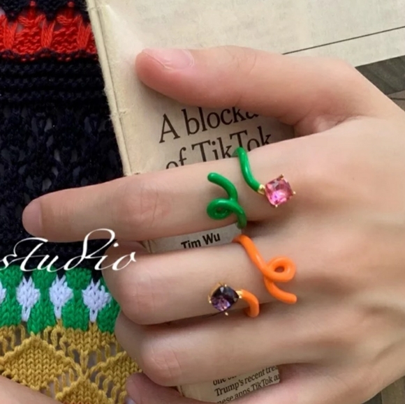 Seen in the jewelry cases of your finest department stores. . .without the price - Picture 6 of 7